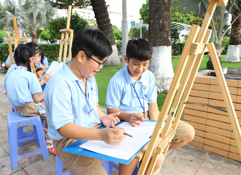Trải nghiệm mỹ thuật ngoài trời - Hành trình khám phá vẻ đẹp Bến Ninh Kiều