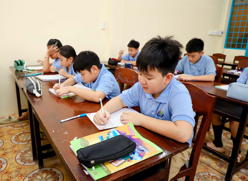 Sôi nổi “Ngày hội viết chữ đẹp” cấp trường năm học 2025 - 2026