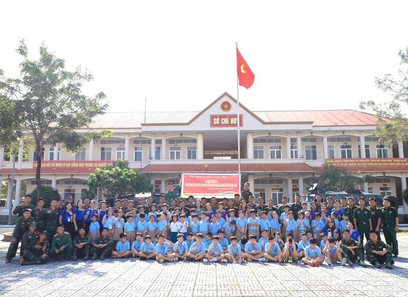 Hoạt động trải nghiệm ý nghĩa nhân ngày thành lập quân đội nhân dân Việt Nam